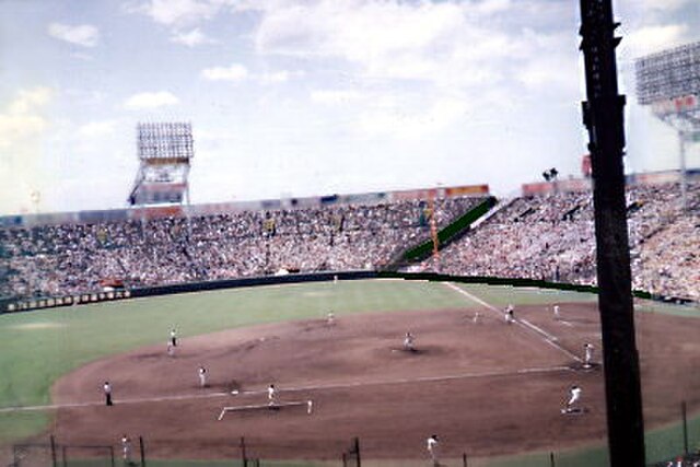 Hanshin Kōshien Stadium during the 1992 Kōshien tournament