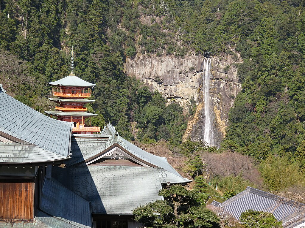 Kumano Nachi Taisha 02