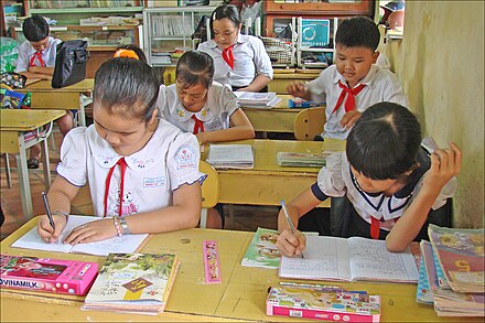 The bilingual French-speaking school Trung Vuong