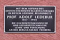 Gedenkplaquette Adolf Ledebur te Freiberg