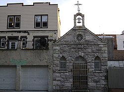Lisanti Chapel, 740 E.
, 215-th Strato, Bronx-distrikto, New York.JPG