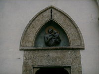 Loggia del Bigallo, Florence; sculpture attributed to Alberto Arnoldi Loggia del bigallo, madonna con bambino, andrea ansoldi.JPG