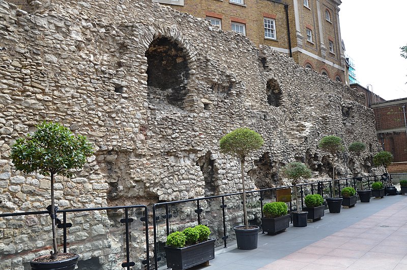 File:Londinium Roman Wall (39668517814).jpg