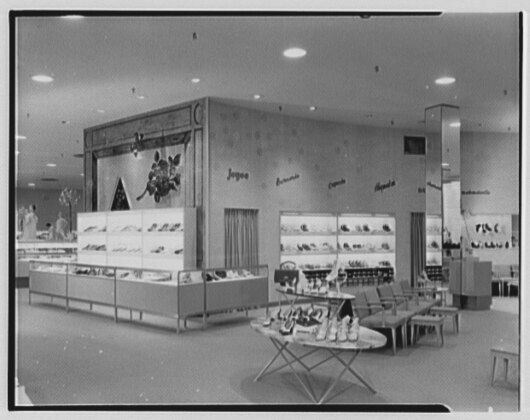 File:Lord & Taylor, business in West Hartford, Connecticut. LOC gsc.5a22106.tif