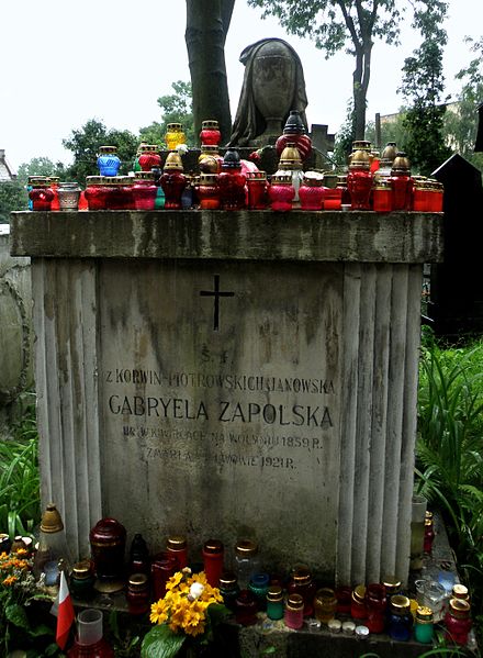 File:Lwów - Cmentarz Łyczakowski - Tomb of GABRIELA ZAPOLSKA.jpg