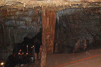 Drypsteinsstein og stalagmitter i Manot-hulen