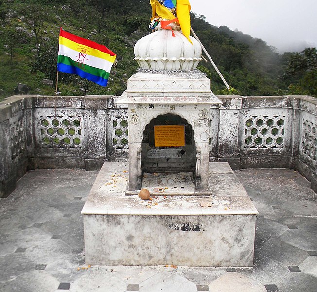 File:Mahavir Tonk, Shikharji.jpg