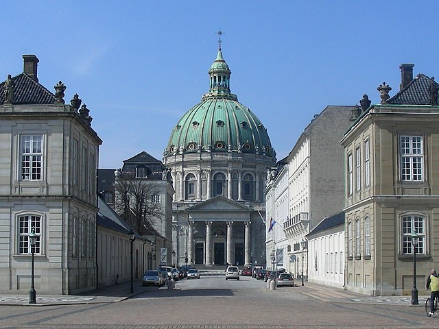 Image: Marmorkirken Copenhagen seen from Amalienborg (cropped)