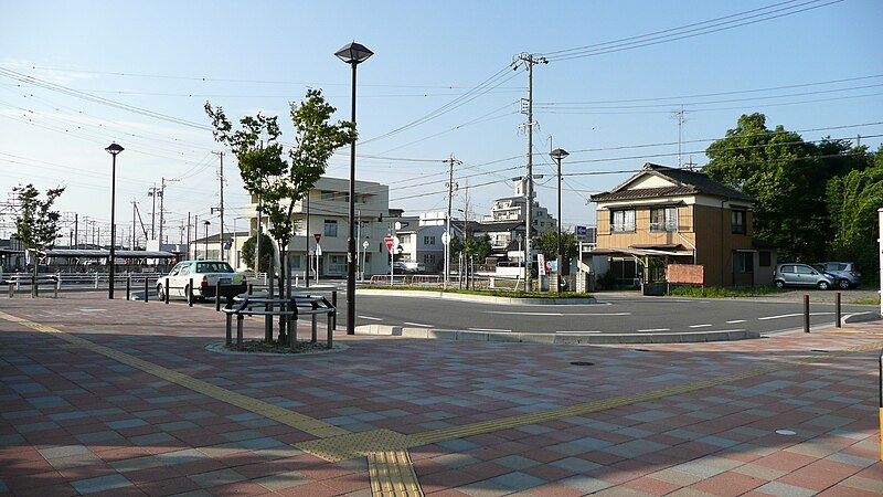 File:Meitetsu HITOTSUGI STATION north plaza.jpg