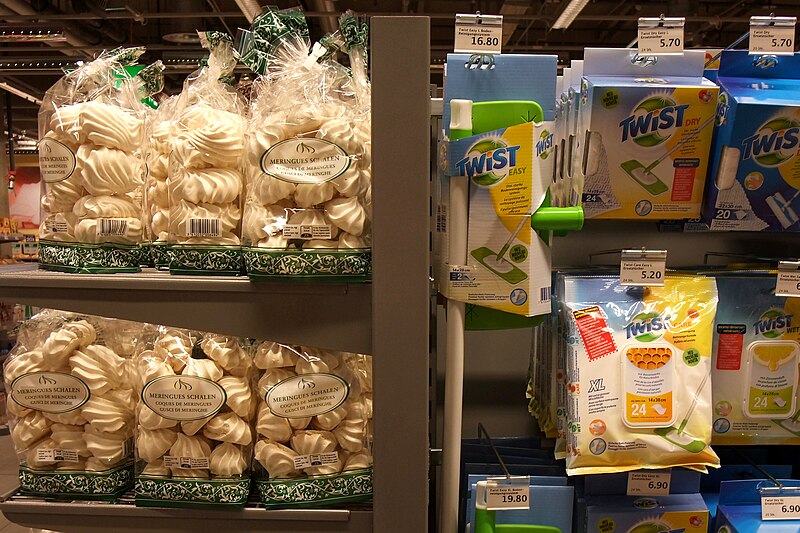 File:Meringues on a supermarket shelf.jpg