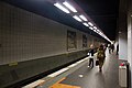 Station Grande-Arche de La Défense, Ligne 1 métro de Paris. (La demie-station, coté départ)