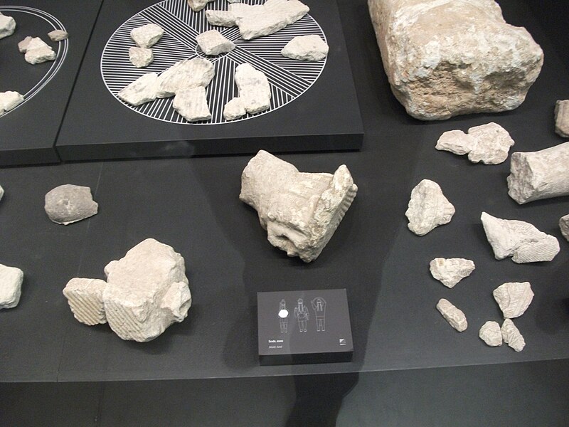 File:Monte Prama Giants fragments.JPG