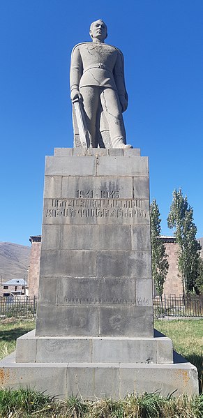 File:Monument to the Dead of World War II.jpg