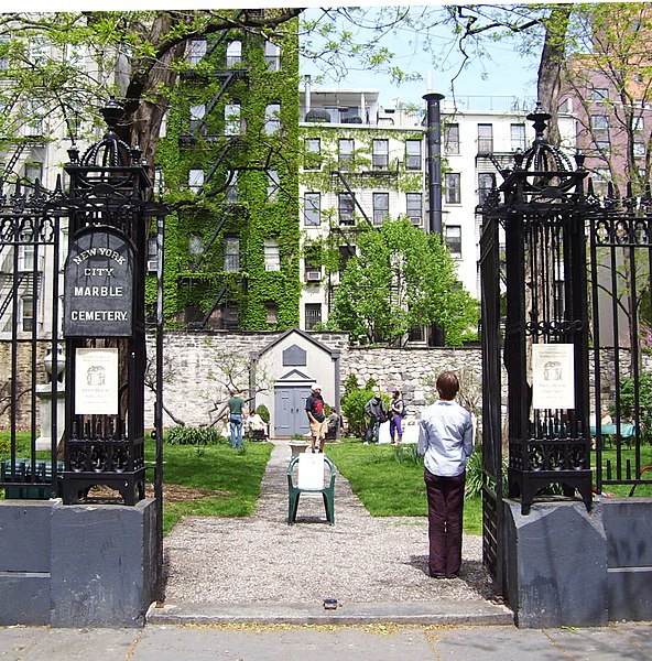 The cemetery entrance on an open house day (May 1, 2011)