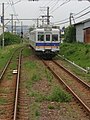信号所内で交換待ち和歌山市行き電車内より加太行きの通過対向電車を見る