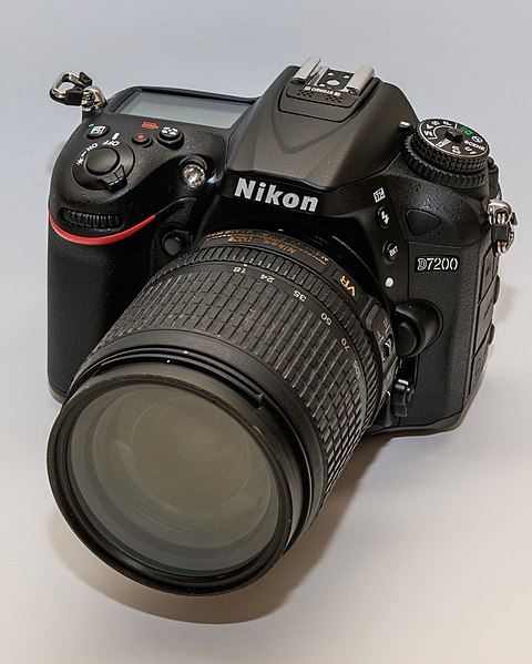 File:Nikon D7200 01-2016 img4 with Nikon 18-105.jpg