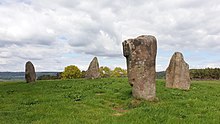 Sembilan Batu Dekat lingkaran batu di Harthill Moor.jpg