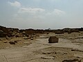 Temple de Niouserrê, en arrière plan pyramide de Djoser à Saqqarah