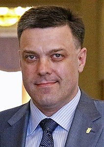 Oleh Tyahnybok 2014.jpg Mars