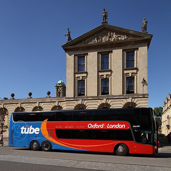 File:Oxford Tube bus YJ14 LFK outside the Queen's College in High Street, Oxford.jpg