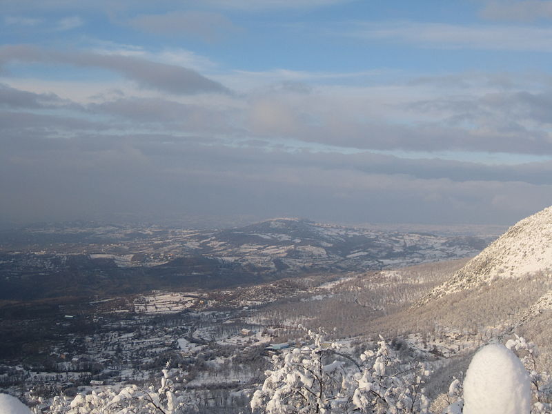 File:Panorama Sui Monti Picentini.jpg