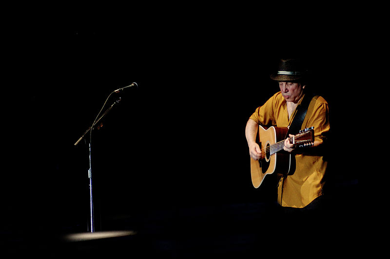 File:Paul Simon in concerto.jpg