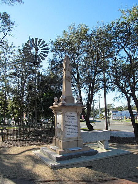 File:Petrie Tom Petrie memorial.jpg