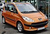 Peugeot 1007 edessä. JPG