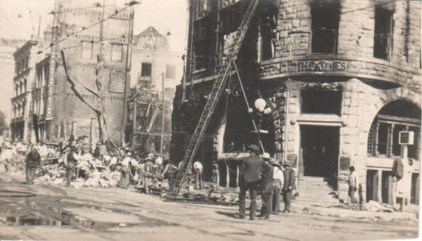 Rubble of the Los Angeles Times building following the 1910 bombing