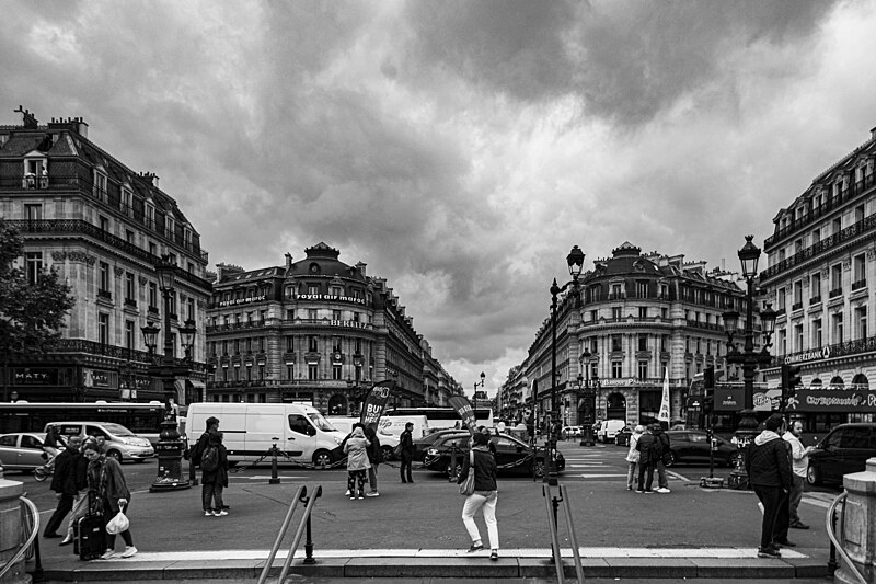 File:Place de l'Opéra (48752726742).jpg