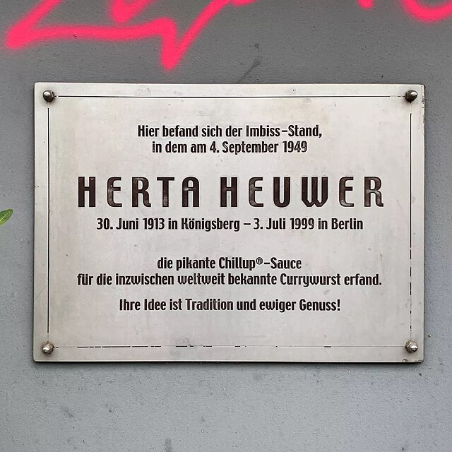 Uma placa comemorativa para Herta Heuwer