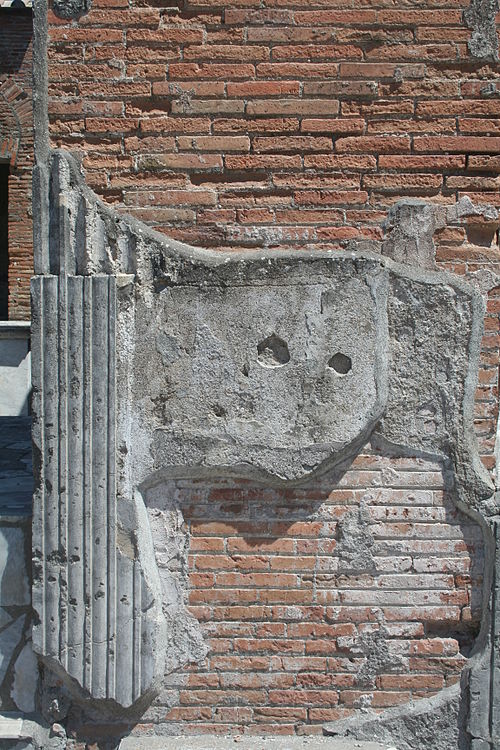 Limestone-plastered wall discovered in Pompei