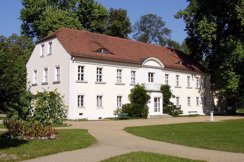 File:Potsdam Sacrow palace.jpg