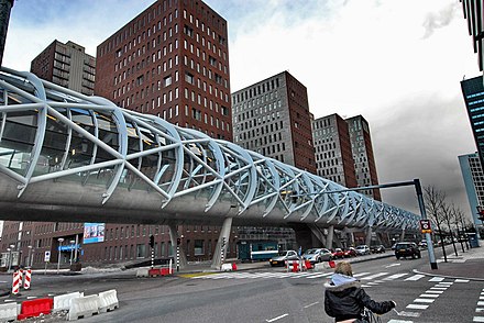 The netkous, a metal "fish stocking", envelops the tram tracks over Prinses Beatrixlaan