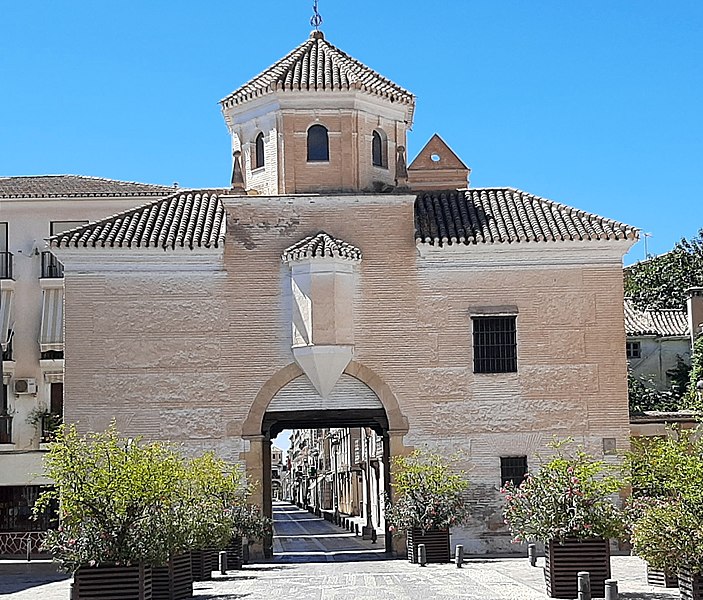 File:Puerta de Granada - Santa Fe- Granada.jpg