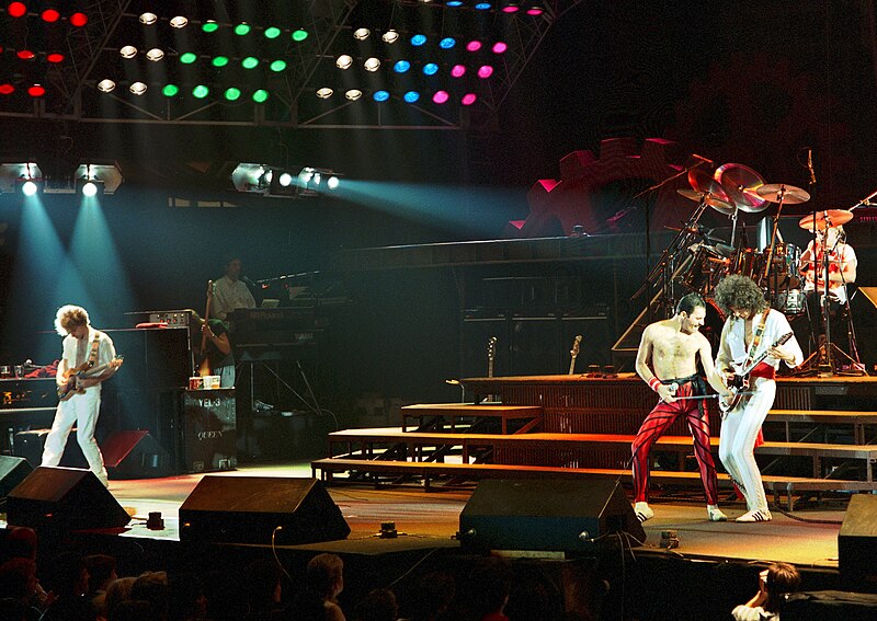 File:Queen-the-works-tour-wallpaper.jpg