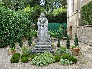 File Queen Victoria Athelhampton House Gardens Geograph 4209847