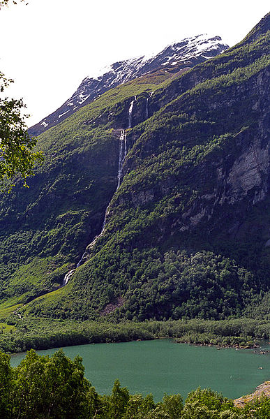 File:Ramnefjellsfossen.jpg