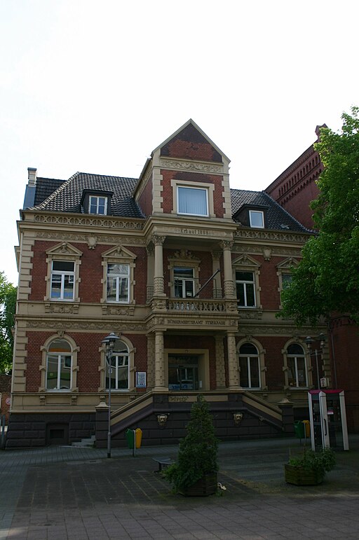 512px-Rathaus_Sterkrade.jpg