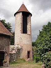 Tour des anciennes fortifications (XIIIe), rue des Remparts.