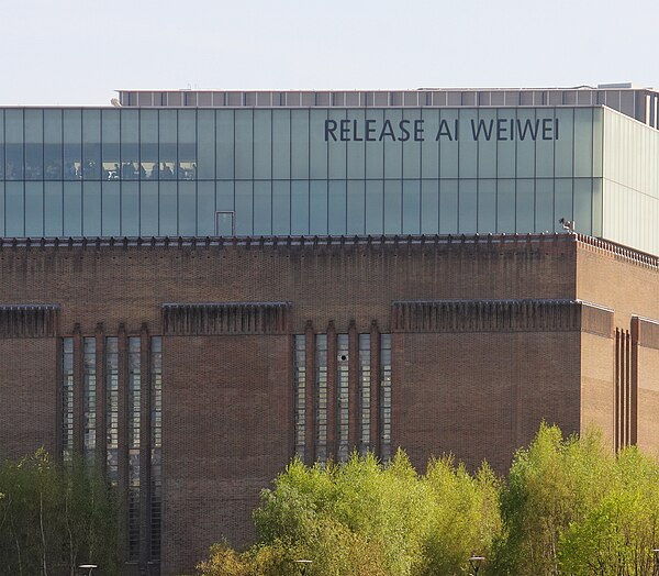 Tate Modern in London, home to Ai's Sunflower Seeds exhibition, put a large sign on their exterior that read "Release Ai Weiwei"