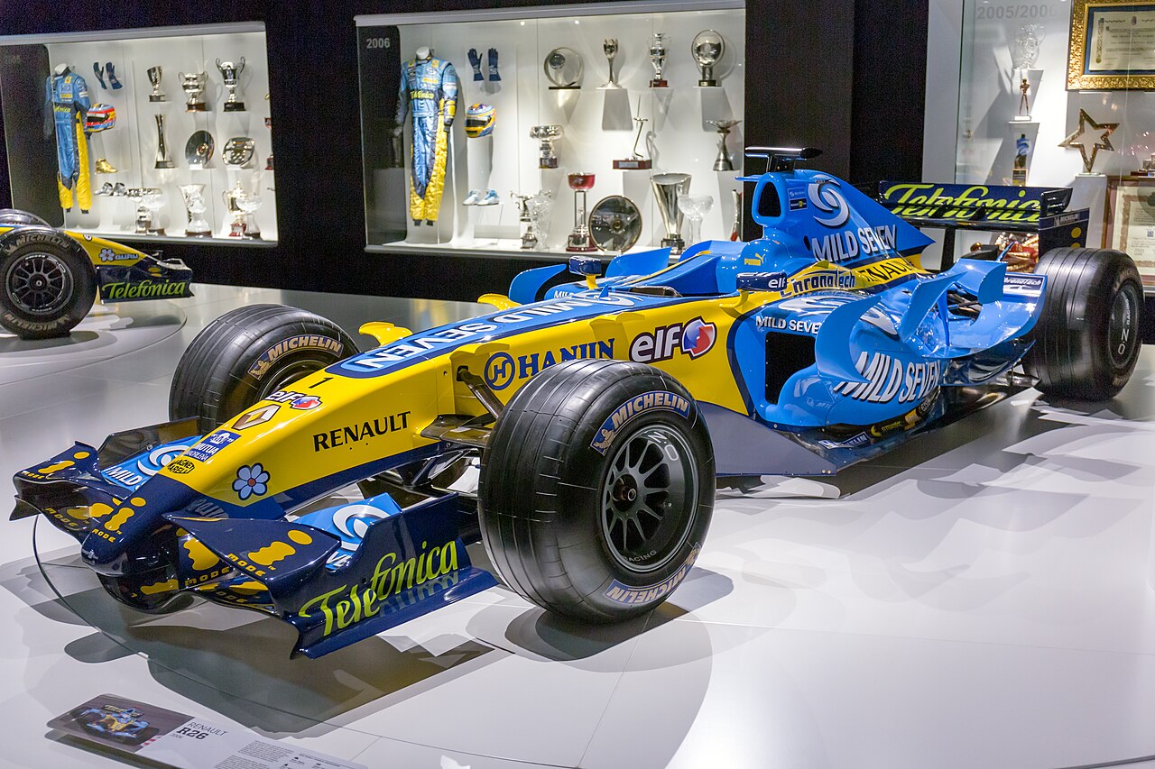 Image of Renault R26 front-left 2017 Museo Fernando Alonso