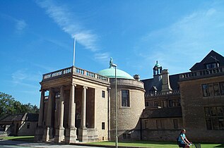 Rhodes House Oxford od Herberta Bakera (1928)