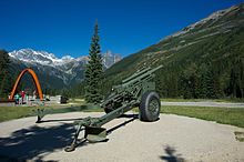 Un cannon et un monument