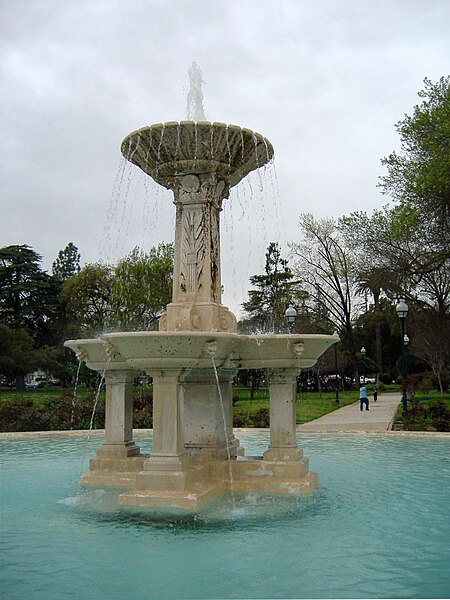 File:Rose Garden Fountain Applegate Park - Merced, California.jpg