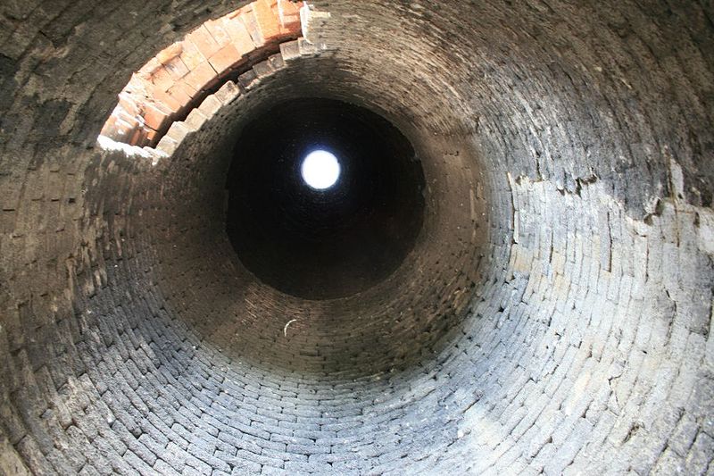 File:Ross River Meatworks Chimney (2009), looking up the chimney.jpg
