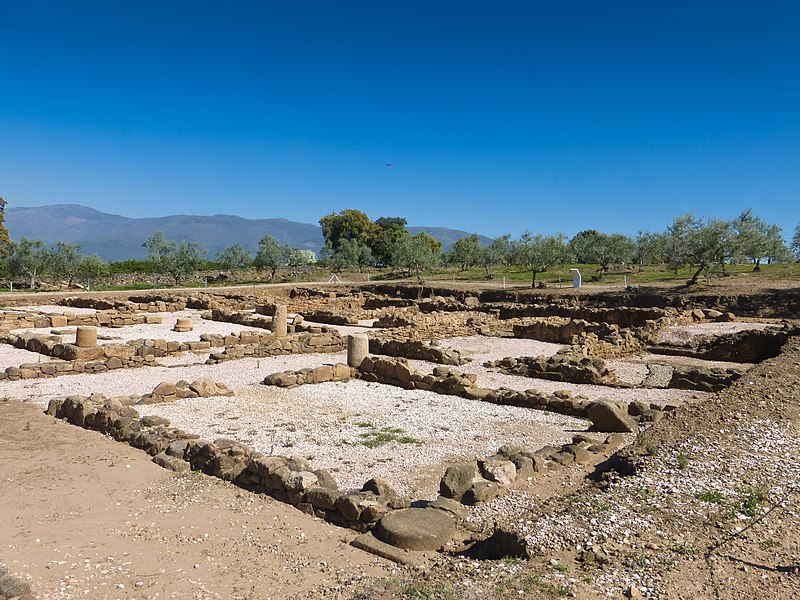 File:Ruínas Romanas de Cáparra, cimientos de viviendas.jpg