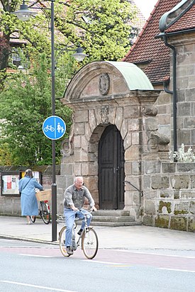 Rueckersdorf Churchyard Baroque Portal f nw keichwa.jpg