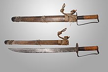 Un machete es un cuchillo grande hecho de hierro o acero que se utiliza  para cortar o cortar el machete a menudo se utiliza como una herramienta de  jardinería por el pueblo