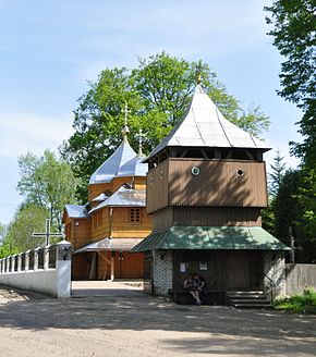 Iglesia de Santa Paraskeva con campanario en Buniv.JPG
